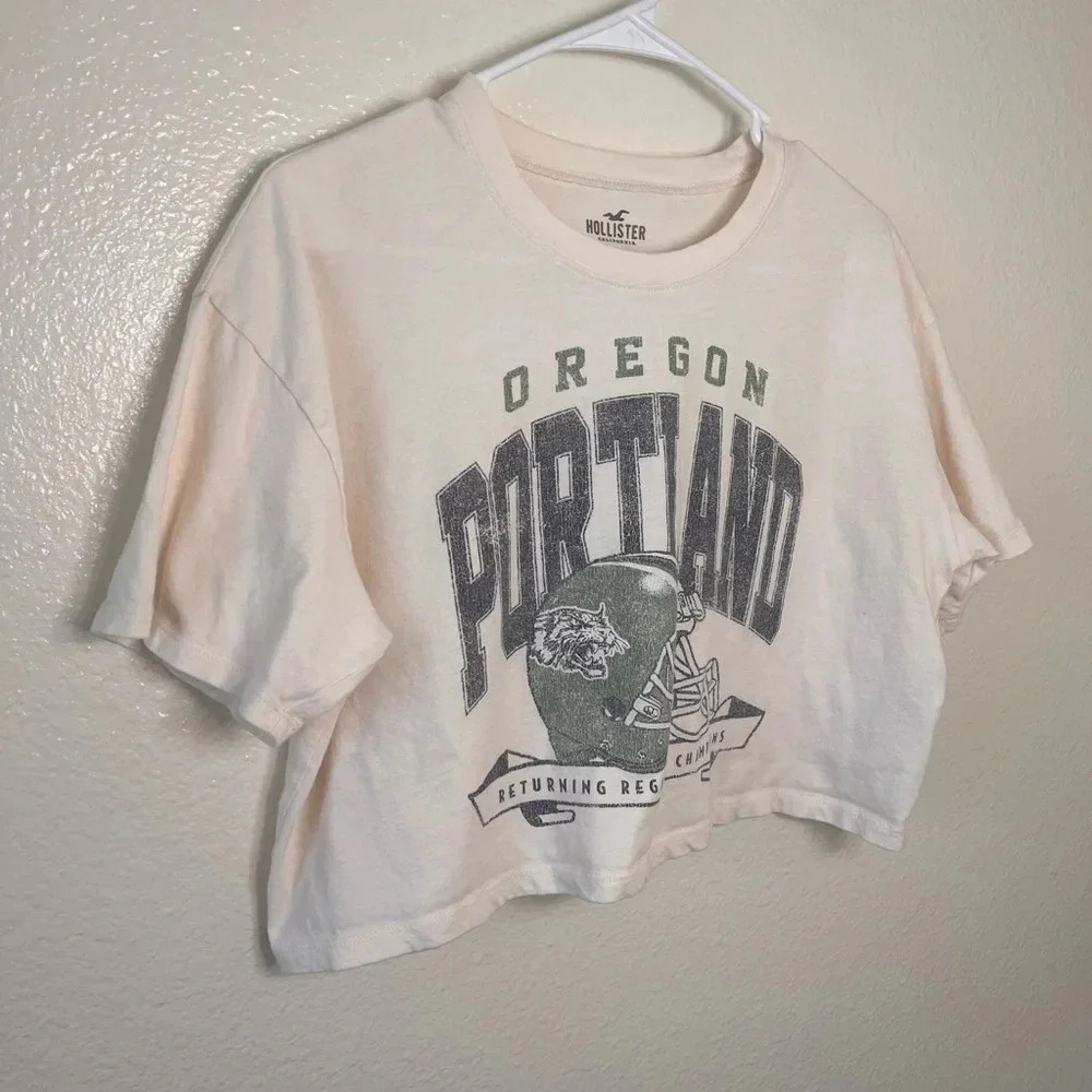 HOLLISTER Portland Oregon Graphic Crop Top - Picture 2 of 4